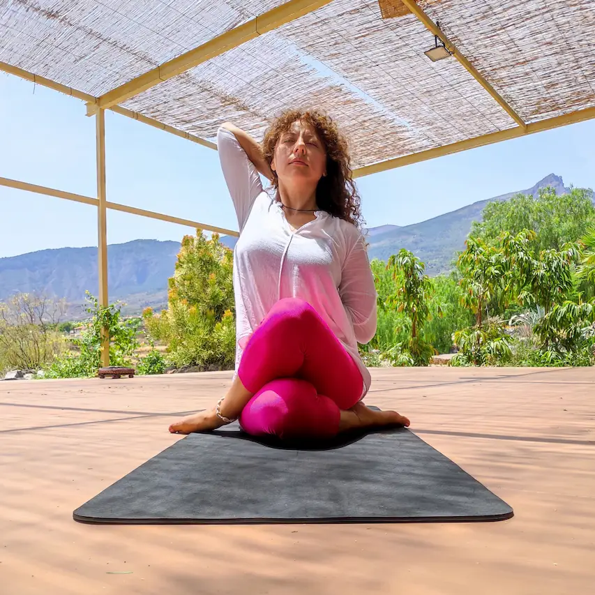 Anisoara in postura yoga